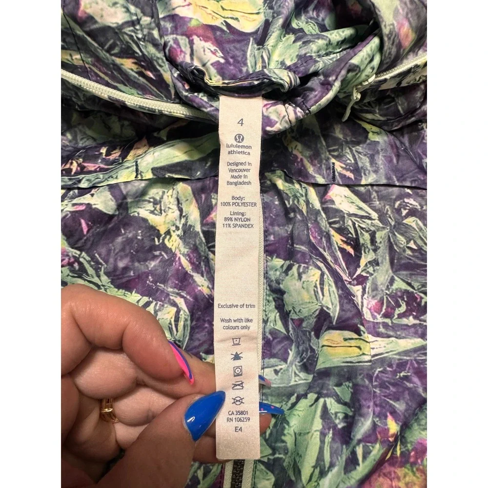 Lululemon Athletica Miss Misty II Hooded Windbreaker Jacket Abstract Size 4